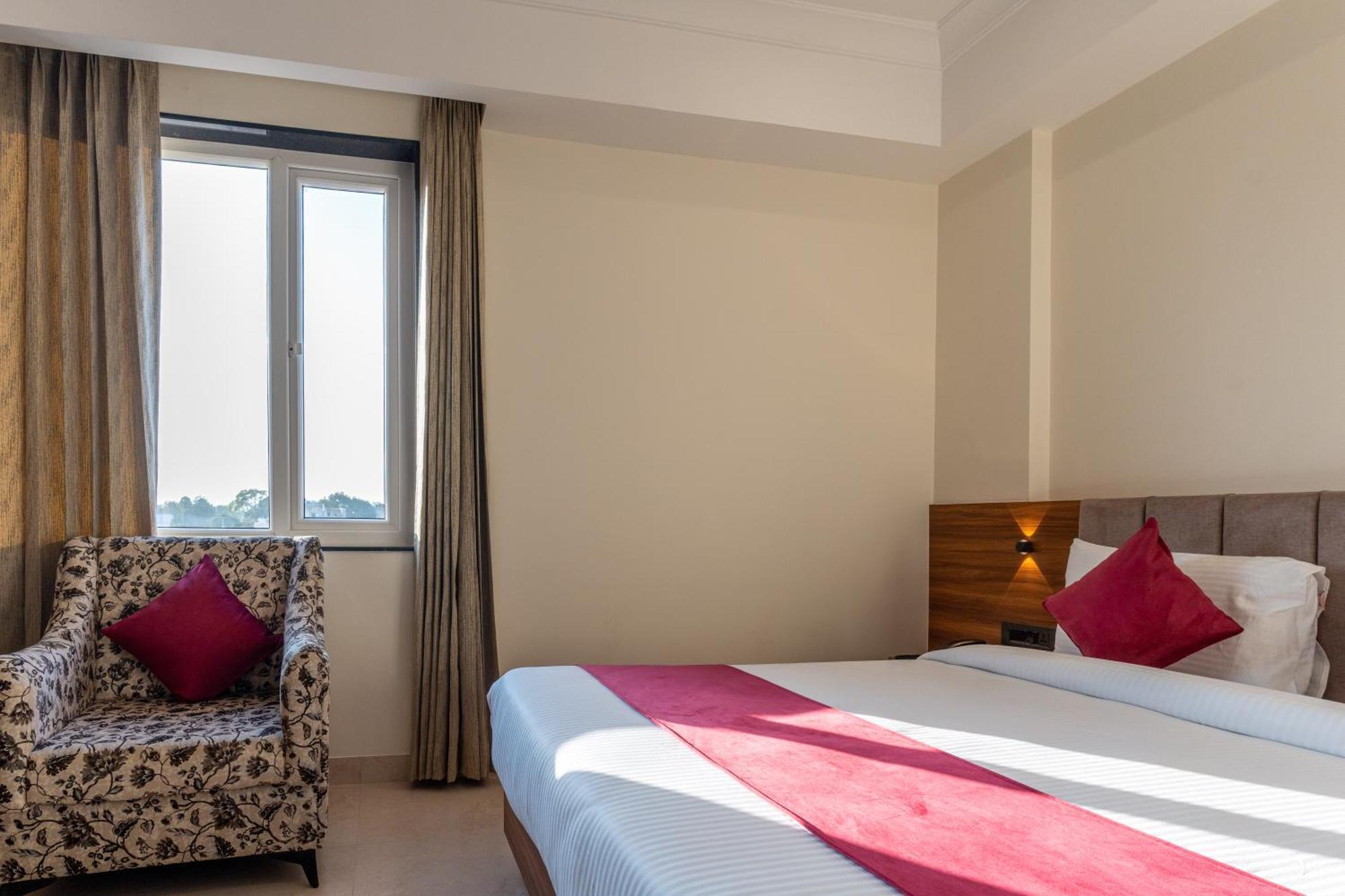 Raghunandan Palace - A Premier Boutique Stay, City Center & 500 Meters From City Railway Station Udaipur Kültér fotó
