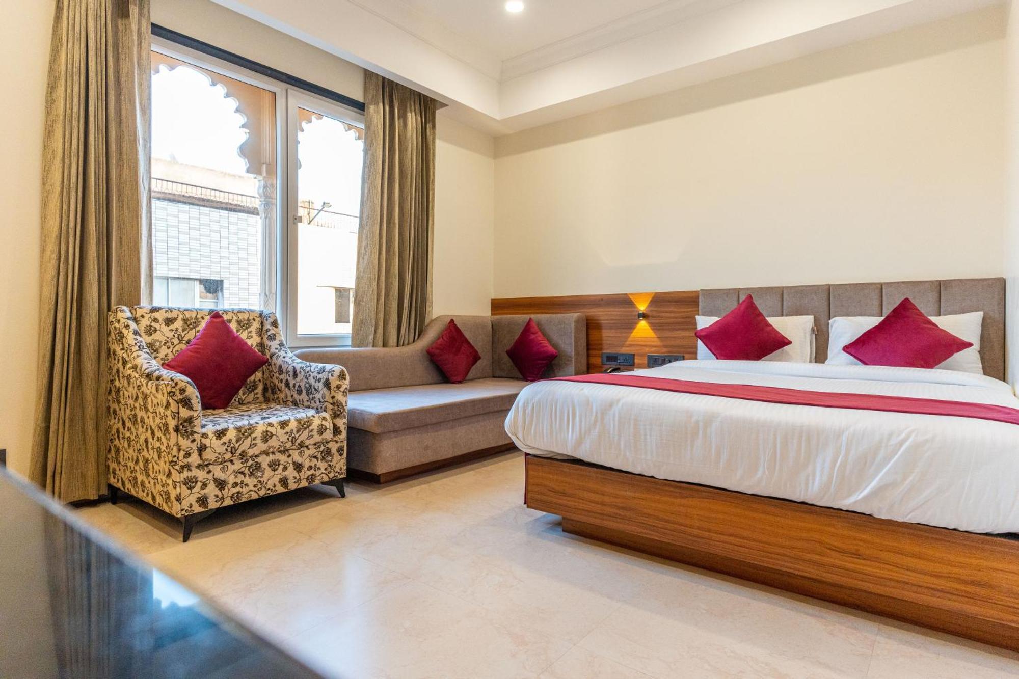 Raghunandan Palace - A Premier Boutique Stay, City Center & 500 Meters From City Railway Station Udaipur Kültér fotó