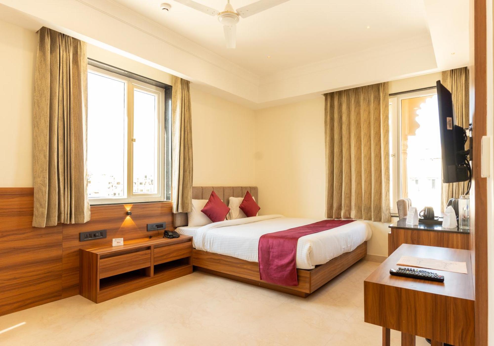 Raghunandan Palace - A Premier Boutique Stay, City Center & 500 Meters From City Railway Station Udaipur Kültér fotó